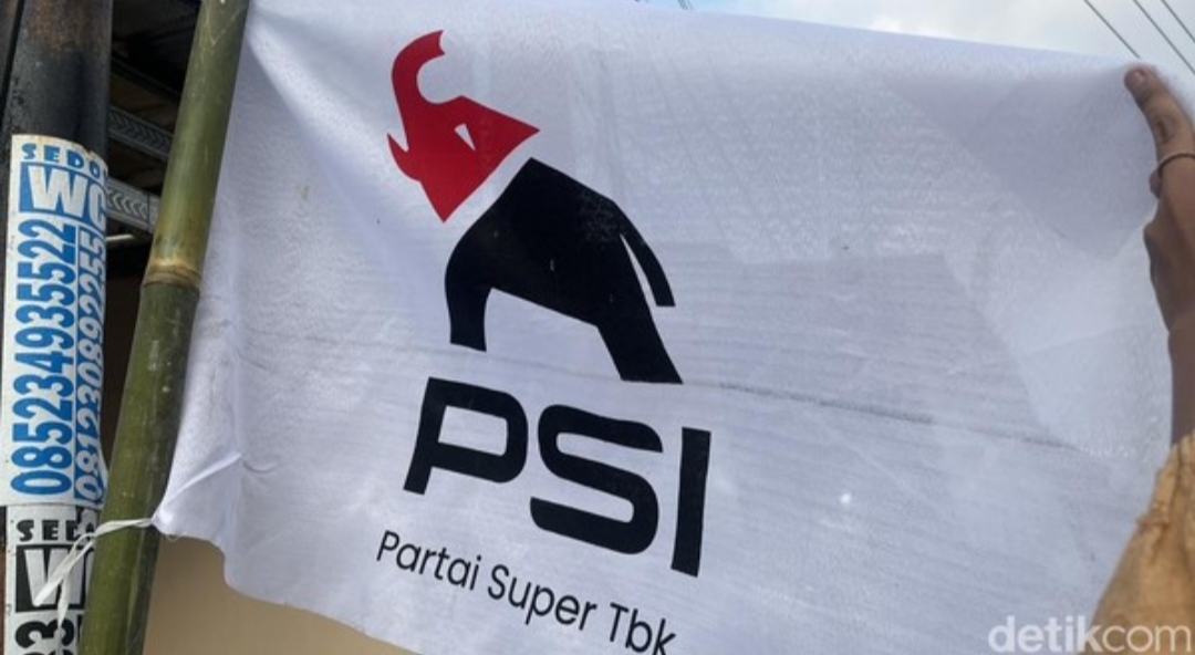 Bendera PSI Partai Super Tbk di Solo (Tara Wahyu NV/detikJateng)