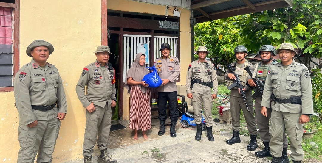 Komandan Operasi Madago Raya, Kombes Pol Heni Agus Sunandar, S.I.K., M.H., menyambangi masyarakat di empat Pos Kamtibmas yang tersebar di wilayah Kabupaten Poso, Minggu (20/7/2025).