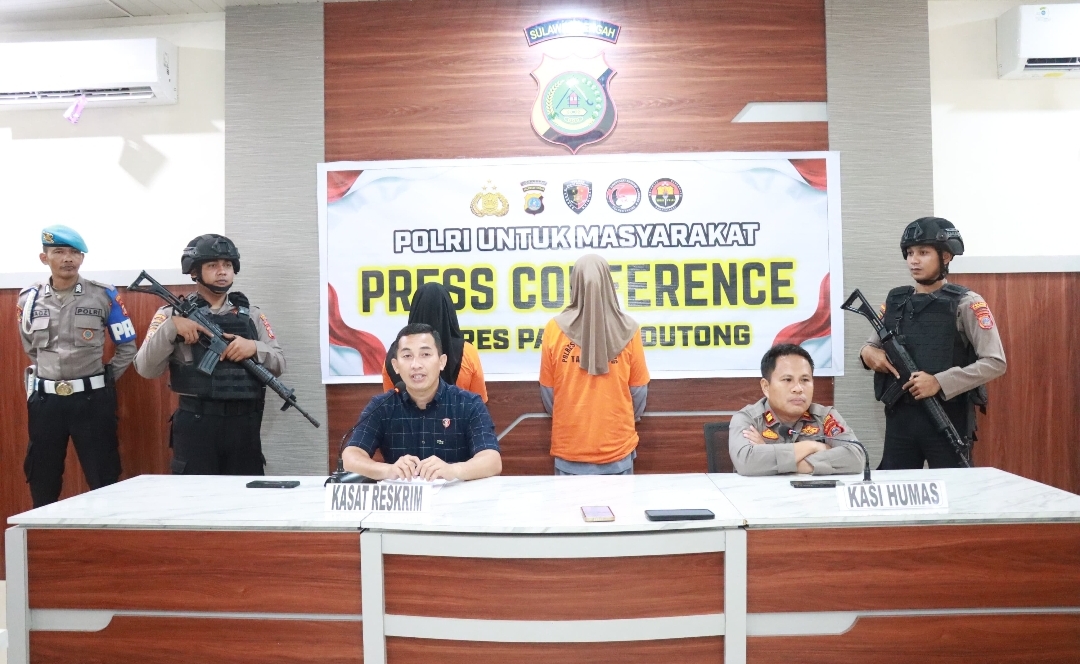 Dua orang tersangka, yakni mantan Kepala Desa berinisial ST (55) dan mantan Bendahara Desa berinisial SF (36) resmi ditahan di Rutan Polres Parimo setelah terbukti menyelewengkan dana negara sebesar Rp384.830.760.