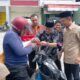 Forum Kerukunan Umat Beragama (FKUB) Sulawesi Tengah dan Majelis Ulama Indonesia (MUI) Kota Palu, turut berpartisipasi melakukan pembagian bendera Merah Putih kepada pengguna Jalan, Rabu (13/8/2025).
