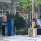 Kasat Binmas Polres Touna, AKP Agus Habibie, bertindak sebagai Pembina Upacara Bendera di Sekolah Menengah Pertama Negeri (SMPN) 2 Ampana Kota pada Senin pagi (20/10/2025).