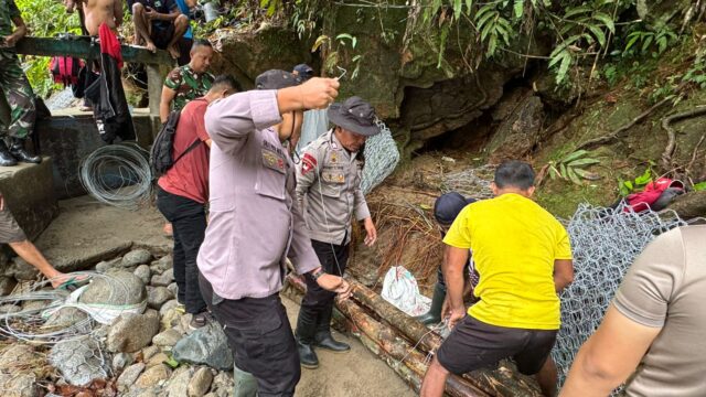 Satbrimob Polda Sulawesi Tengah kembali menunjukkan kepeduliannya terhadap pelayanan publik