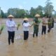 Bupati Touna diwakilli Wakil Bupati Surya melakukan Tanam Perdana Padi Sawah, pada lokasi cetak sawah rakyat Desa Lemoro Kecamatan Tojo. Bersama unsur Forkopimda