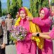 Suasana hangat dan penuh makna tradisi menyelimuti halaman Mapolda Sulteng saat Kapolda baru, Irjen Pol Dr. Endi Sutendi, tiba bersama Ketua Bhayangkari Daerah Sulteng, Ny. Ida Endi Sutendi.