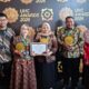 Wakil Bupati Tojo Una-Una, Surya, S.Sos., M.Si, di Tengah, menerima penghargaan kategori utama keaktifan peserta BPJS Kesehatan,