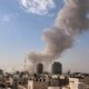 Asap membubung tinggi di Teheran, Iran, imbas serangan Israel dan AS (foto: AP)