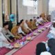Suasana penyambutan kepulangan 57 jemaah haji asal Kabupaten Tojo Una-Una di Masjid Tsamaratul Ukhuwah, Kelurahan Muara Toba, Kecamatan Ratolindo, Senin (22/6/2026).