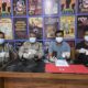 Kasatresnarkoba Polres Morowali Utara Akp Ahmad Sadat S.Sos., M.H (kedua dari kiri) didampingi Kasihumas Akp I Wayan Sedana (kedua dari kanan) serta jajaran personel Satresnarkoba, memperlihatkan barang bukti narkotika jenis shabu yang disita dari seorang terduga pelaku berinisial MAH alias A (27 tahun), di ruang Satresnarkoba Polres Morowali Utara, Jumat (12/6/2026).