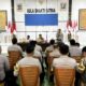 Wakapolres Tojo Una-Una Kompol Junus Joni Achpah memberikan arahan dalam kegiatan Analisa dan Evaluasi (Anev) serta pembekalan penyelesaian masalah melalui pendekatan Problem Solving dan Restorative Justice di Aula Bhakti Satria Polres Tojo Una-Una, Senin (15/6/2026).