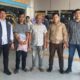 Penyidik Direktorat Reserse Kriminal Umum (Ditreskrimum) Polda Sulawesi Tengah berfoto bersama kedua tersangka berinisial MM dan PK, usai proses penyerahan tersangka dan barang bukti (Tahap II) ke Kejaksaan Negeri Palu, Senin (15/6/2026)