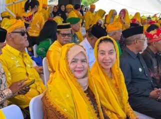 Wakil Bupati Tojo Una-Una Hj. Surya bersama para kepala daerah, unsur Forkopimda, dan tamu undangan lainnya menghadiri upacara peringatan HUT ke-18 Kabupaten Sigi di Taman Likuefaksi, Rabu (24/6/2026.