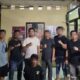 Tim penyidik Satreskrim Polres Morowali Utara, berpose bersama tersangka dan barang bukti usai mengungkap kasus pembunuhan warga Desa Era, Kecamatan Mori Utara, IKSR (57 tahun), pada Selasa (23/6/2026).
