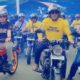 Bupati Tojo Una-Una Ilham Lawidu (berbaju kuning, tengah) turut serta mengendarai motor legendaris Yamaha RX King di barisan terdepan ratusan peserta Jambore VI Regional Sulawesi Tengah, Sabtu (27/6/2026).