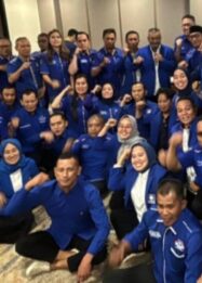 Kader dan pengurus Dewan Pimpinan Wilayah (DPW) serta Dewan Pimpinan Daerah (DPD) Partai Amanat Nasional (PAN) Sulawesi Tengah berpose bersama usai rapat kesiapan pelantikan pengurus baru, yang dijadwalkan berlangsung pada 4 Juli 2026 di Gelora Bumi Kaktus Palu.