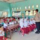 Kapolsubsektor Mepanga IPDA Yayang Luki E. memberikan penyuluhan dan sosialisasi kepada para siswa SD Inpres 1 Mensung, Desa Moubang, Kecamatan Mepanga, Kabupaten Parigi Moutong, Senin (13/7/2026).