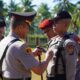 Kapolda Sulawesi Tengah Irjen Pol. Nasri saat melaksanakan pemeriksaan kelengkapan atribut dan penampilan calon siswa dalam upacara pembukaan Pendidikan Pembentukan Bintara Polri Berkemampuan SPKT T.A 2026 di SPN Polda Sulteng, Kabupaten Donggala, Senin (20/7/2026).