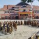 Suasana Apel Pagi Bersama yang dirangkaikan kegiatan Ngibar Data Sensus Ekonomi 2026, berlangsung Senin (6/7/2026) di halaman Kantor Bupati Tojo Una‑Una.