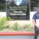 Kuasa hukum pelapor, Nasrun, S.H., CLOA, C.Neg, CPM, terlihat berdiri di depan ruangan SIPROPAM / Propam Polres Tojo Una-Una, Kamis (9/7/2026), sembari memegang berkas dokumen hukum.