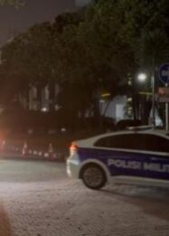 Mobil yang membawa sejumlah pejabat meninggalkan Istana Negara, Jakarta, Sabtu (11/7/2026) malam. (Foto: Binti Mufarida)