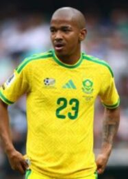 Gelandang Timnas Afrika Selatan Jayden Adams meninggal dunia pada usia 25 tahun (Foto: FIFA)