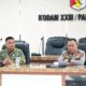 Pangdam XXIII/Palaka Wira Mayjen TNI Jonathan Binsar Parluhutan Sianipar bersama Kapolda Sulawesi Tengah Irjen Pol Nasri saat berdiskusi dalam pertemuan silaturahmi di Aula Makodam XXIII/Palaka Wira, Palu, Selasa (14/7/2026).