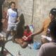 Petugas Satresnarkoba Polres Parigi Moutong saat melakukan pemeriksaan terhadap salah satu tersangka beserta penyitaan barang bukti di lokasi penangkapan, Senin (20/7/2026).