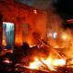 Kobaran api masih memakan sisa bangunan rumah milik warga yang hangus terbakar di Dusun I, Desa Lemo Tengah, Kecamatan Ampibabo, Kabupaten Parigi Moutong, Jumat (24/7/2026).