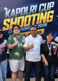 Kontingen tim menembak Polda Sulawesi Tengah berfoto bersama penuh kebanggaan usai meraih prestasi gemilang dengan mengoleksi empat medali (emas, perak, dan dua perunggu) pada ajang Kejuaraan Menembak Kapolri Cup 2026 di Lapangan Tembak Hoegeng Imam Santoso, Depok, 23–26 Juli 2026.