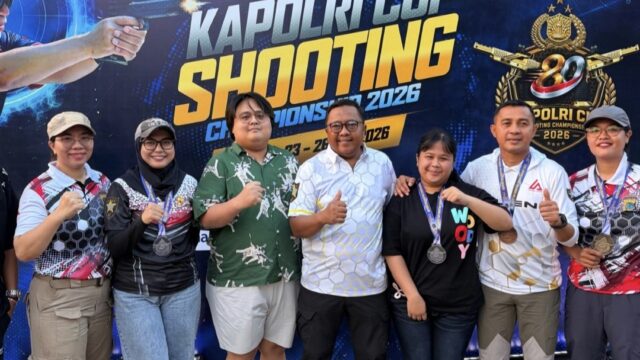 Kontingen tim menembak Polda Sulawesi Tengah berfoto bersama penuh kebanggaan usai meraih prestasi gemilang dengan mengoleksi empat medali (emas, perak, dan dua perunggu) pada ajang Kejuaraan Menembak Kapolri Cup 2026 di Lapangan Tembak Hoegeng Imam Santoso, Depok, 23–26 Juli 2026.