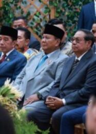 Presiden Prabowo Subianto duduk sebelahan dengan Presiden ke-7 Jokowi. (Foto: IG @prabowo)