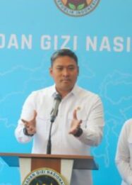 Kepala Badan Gizi Nasional (BGN) Sudaryono (tengah) (foto: Yudistiro Pranoto)