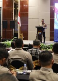 Kapolda Sulawesi Tengah Irjen Pol Nasri sedang memberikan sambutan arahan sekaligus menutup secara resmi kegiatan Rapat Kerja Pengawasan (Rakerwas) Itwasda Polda Sulteng TA 2026 yang dirangkaikan dengan Bimbingan Teknis Manajemen Risiko, di Sriti Convention Hall, Kota Palu, Selasa (28/7/2026).