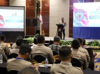 Kapolda Sulawesi Tengah Irjen Pol Nasri sedang memberikan sambutan arahan sekaligus menutup secara resmi kegiatan Rapat Kerja Pengawasan (Rakerwas) Itwasda Polda Sulteng TA 2026 yang dirangkaikan dengan Bimbingan Teknis Manajemen Risiko, di Sriti Convention Hall, Kota Palu, Selasa (28/7/2026).