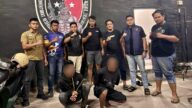 Tim penyidik Unit I Subdit IV Renakta Ditreskrimum Polda Sulawesi Tengah bersama dua tersangka berinisial NM dan RS yang diduga melakukan persetubuhan dan pencabulan terhadap anak di Desa Sienjo, Kecamatan Toribulu, Kabupaten Parigi Moutong, berfoto bersama usai penangkapan, Kamis (27/8/2026). — Foto: Dok. Polda Sulteng