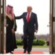 Pangeran MBS dilaporlkan berbicara dengan Donald Trump, mengungkapkan keprihatinan soal rencana serangan besar-besaran AS terhadap Iran (Foto: AP)