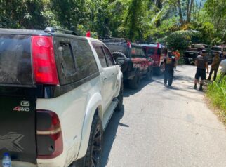 Barisan kendaraan offroad peserta Bhayangkara Poso Overland 2026 berhenti sejenak di jalur perjalanan menyusuri kawasan alam Kabupaten Poso, Jumat (7/8/2026).