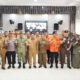 Foto bersama usai penandatanganan Nota Kesepakatan kerja sama penyelenggaraan pencarian dan pertolongan (SAR) antara Pemerintah Kabupaten Tojo Una-Una bersama Kantor Pencarian dan Pertolongan Kelas B Palu, Senin (10/8/2026).