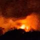 Kobaran api menyala terang di kawasan puncak Gunung Batu Pongke, Desa Longge, Kecamatan Ampana Tete, Kabupaten Tojo Una-Una, Selasa (18/8/2026) malam.