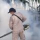 Petugas Dinas Kesehatan, Pengendalian Penduduk dan Keluarga Berencana (Dinkes P2KB) Kabupaten Tojo Una-Una melaksanakan kegiatan pengasapan (fogging) di lingkungan permukiman warga Kelurahan Malotong, Rabu (19/8/2026).