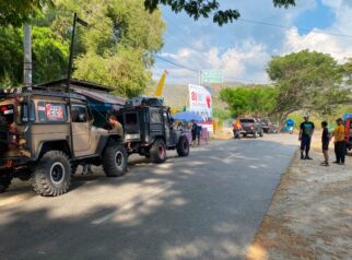 Deretan kendaraan offroad milik Bhayangkara Tadulako Offroader (BTOF) Sulawesi Tengah bersiap memulai perjalanan menempuh jalur ekstrem di kawasan Kebun Palolo, Kabupaten Sigi