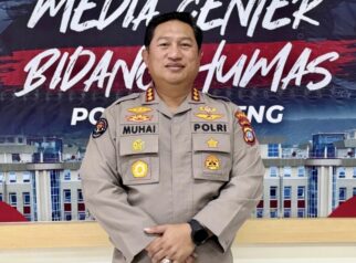 Keterangan foto: Kabid Humas Polda Sulawesi Tengah, Kombes Pol Achmad Muhaimin, saat memberikan keterangan resmi terkait peristiwa perkelahian berujung tembakan di Kelurahan Talise, Kecamatan Mantikulore, Kota Palu, Jumat (28/8/2026). — Foto: Dok. Polda Sulteng