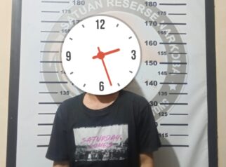 Terduga pelaku peredaran narkotika yang diamankan Satresnarkoba Polres Parigi Moutong dalam kasus penyitaan sabu seberat ±55,34 gram di wilayah Kecamatan Mepanga, Sabtu (5/9/2026).
