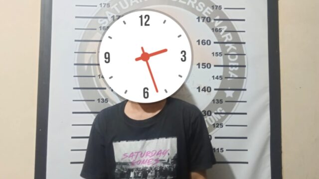 Terduga pelaku peredaran narkotika yang diamankan Satresnarkoba Polres Parigi Moutong dalam kasus penyitaan sabu seberat ±55,34 gram di wilayah Kecamatan Mepanga, Sabtu (5/9/2026).