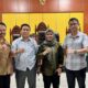 Kuasa hukum dan tim pembela RA berfoto usai sidang pembacaan putusan praperadilan nomor 18/Pid.Pra/2026/PN Pal di Ruang Sidang Candra Pengadilan Negeri Palu, Senin (8/9/2026).