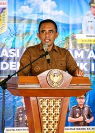 Gubernur Sulawesi Tengah, Dr. H. Anwar Hafid, M.Si., saat menyampaikan sambutan sekaligus membuka secara resmi Rapat Koordinasi Evaluasi Program Asta Cita Presiden dan Wakil Presiden Republik Indonesia, di Reconnect Buka Buka Island, Kecamatan Ampana Tete, Kabupaten Tojo Una-Una, Jumat (11/9/2026).