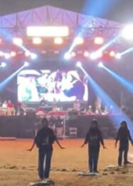 Suasana gladi bersih penampilan seni dan budaya di panggung utama Festival Budaya Bakulupi 2026, di Lapangan Sepak Bola Kelurahan Bailo Baru, Kecamatan Ampana Kota, Jumat (11/9/2026) malam.