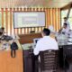 Kepala Balai Taman Nasional Kepulauan Togean (BTNKT) Askari Dg. Masikki, S.Hut., bersama jajaran pejabat BTNKT menyampaikan pemaparan dalam silaturahmi bersama awak media di Kantor BTNKT, Kabupaten Tojo Una-Una, Senin (14/9/2026).