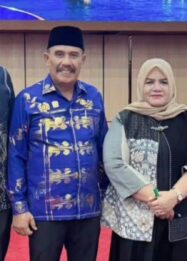 Wakil Bupati Tojo Una-Una, Surya Lapasiri, M.Si., beserta rombongan berfoto bersama saat menghadiri Rapat Koordinasi Percepatan Pertumbuhan Ekonomi se-Sulawesi di Makassar, Jumat (18/9/2026).