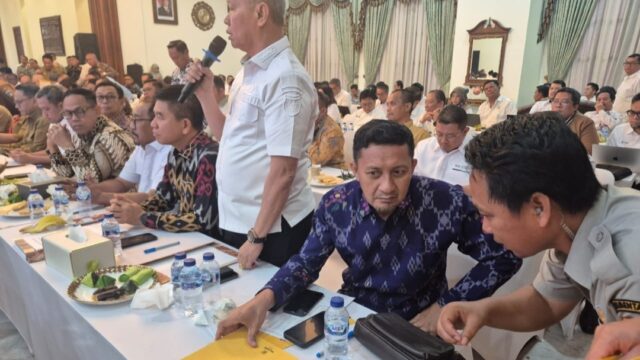 Keterangan: Bupati Tojo Una-Una, Ilham Lawidu, saat mengikuti Rapat Koordinasi Program Khusus Pemerintah untuk Pengembangan Bioetanol yang berlangsung di Jakarta, Senin (21/9/2026).