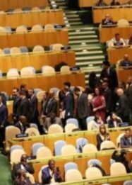 Puluhan delegasi dari banyak negara melakukan walk out saat Perdana Menteri Israel Benjamin Netanyahu menyampaikan pidato Sidang Umum PBB (Foto: AP)